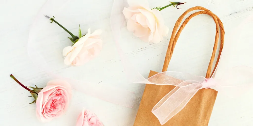 イメージ画像：ショッピングバッグ・花