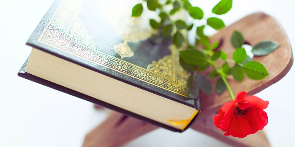 イメージ画像：書籍と花